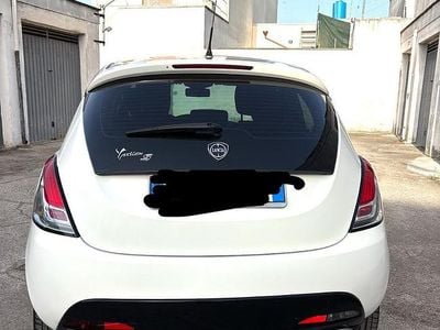 Usata Lancia Ypsilon 95 CV (69 kW) 2015 Bianco Utilitaria
