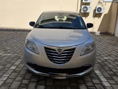 Usata Lancia Ypsilon 69 CV (50 kW) 2013 Grigio Utilitaria