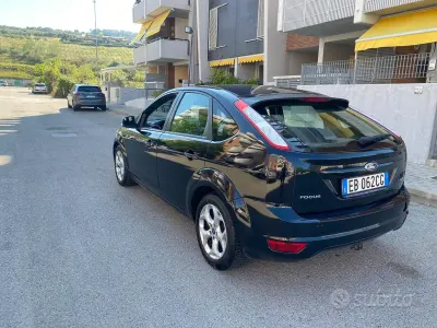 Usata Ford Focus 90 CV (66 kW) 2010 Nero Berlina