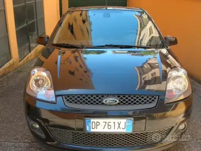Usata Ford Fiesta 75 CV (55 kW) 2008 Grigio Utilitaria