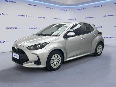 Usata Toyota Yaris Hybrid Active 172 CV (126 kW) 2023 Argento Utilitaria