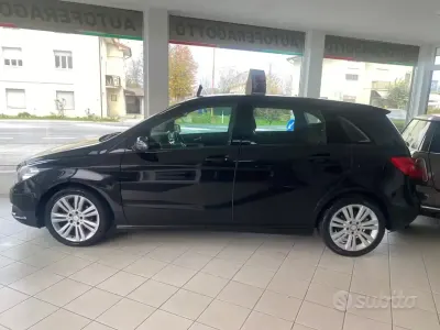 Gebraucht Mercedes B180 Executive 109 PS (80 kW) 2013 Schwarz Van / Kleinbus