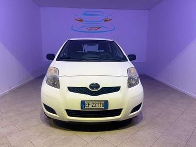 Bianco Usata 2011 Toyota Yaris Berlina | 4890 € (Buon prezzo)