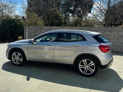 Usata Mercedes GLA180 Business 135 CV (99 kW) 2017 Grigio SUV