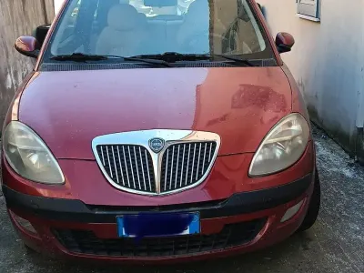 Usata Lancia Ypsilon 70 CV (51 kW) 2005 Rosso Utilitaria