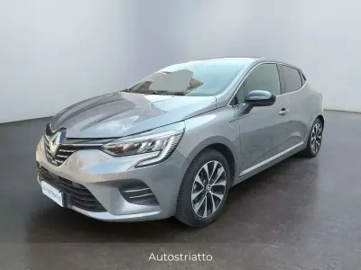 Usata Renault Clio V Techno 145 CV (106 kW) 2023 Grigio Berlina