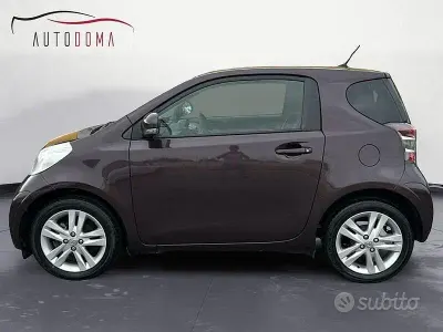 Usata Toyota iQ Style 98 CV (72 kW) 2013 Rosso Utilitaria