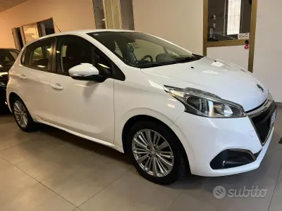 Usata Peugeot 208 Allure 82 CV (60 kW) 2016 Bianco Utilitaria