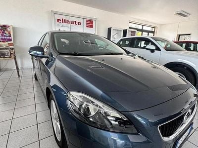 Occasion Volvo V40 Kinetic 120 ch (88 kW) 2017 Bleue Berline
