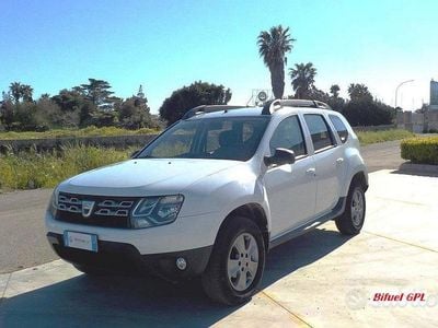 Usata Dacia Duster Lauréate 115 CV (84 kW) 2016 Bianco SUV