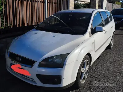 Usata Ford Focus 90 CV (66 kW) 2007 Giallo Station wagon