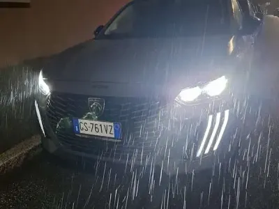 Usata Peugeot 208 Allure 101 CV (74 kW) 2024 Utilitaria