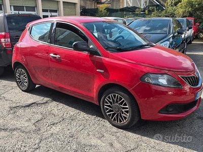 Usata Lancia Ypsilon 69 CV (50 kW) 2021 Rosso Utilitaria