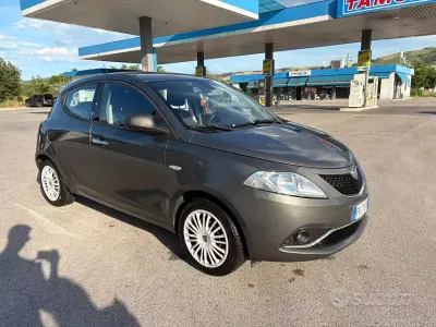 Usata Lancia Ypsilon 69 CV (50 kW) 2018 Grigio Utilitaria