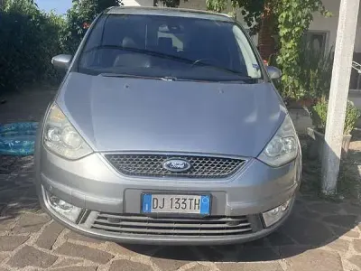 Usata Ford Galaxy Ghia 140 CV (102 kW) 2008 Grigio Monovolume