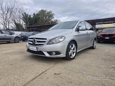 Usata Mercedes B180 Chrome 108 CV (79 kW) 2013 Grigio Monovolume
