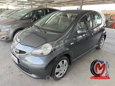 Usata Toyota Aygo Sol 68 CV (50 kW) 2006 Grigio Utilitaria