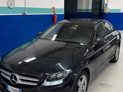 Usata Mercedes C180 Premium 116 CV (85 kW) 2016 Blu Berlina