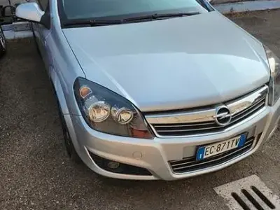 Usata Opel Astra 110 CV (80 kW) 2010 Grigio Station wagon