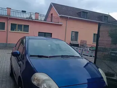 Usata Fiat Grande Punto 77 CV (56 kW) 2009 Bluazzurro Utilitaria