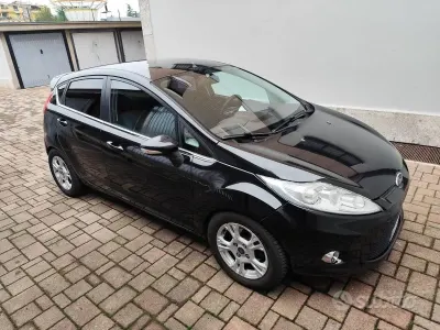 Usata Ford Fiesta Titanium 95 CV (69 kW) 2011 Nero Berlina