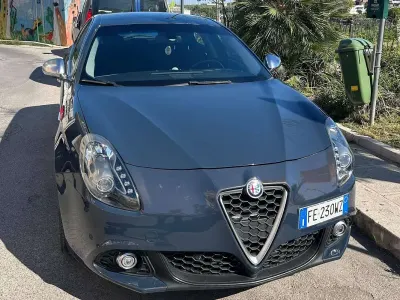 Usata Alfa Romeo Giulietta Super 120 CV (88 kW) 2016 Blu/azzurro Utilitaria
