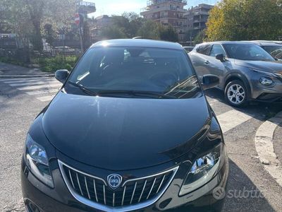 Usata Lancia Ypsilon 95 CV (69 kW) 2022 Nero Utilitaria