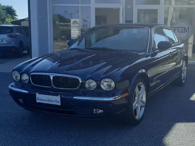 Usata Jaguar XJ8 258 CV (189 kW) 2003 Blu/azzurro Berlina