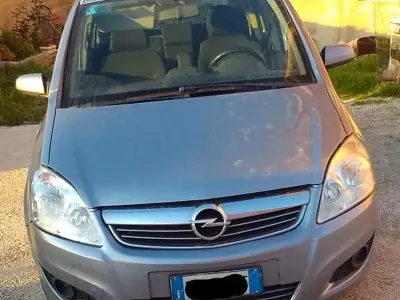 Usata Opel Zafira 150 CV (110 kW) 2010 Grigio Monovolume