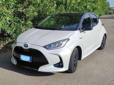 Usata Toyota Yaris Hybrid Style 92 CV (67 kW) 2020 Bianco Berlina