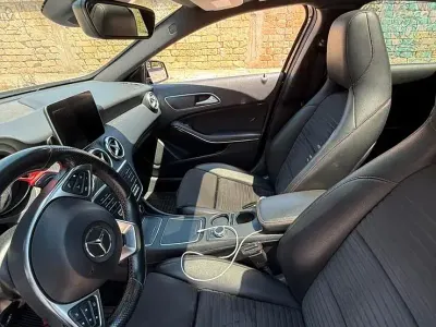 Usata Mercedes 180 Premium 109 CV (80 kW) 2017 Nero Berlina