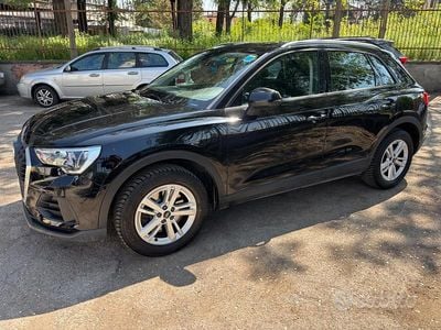 Begagnad Audi Q3 Business Plus 200 HK (147 kW) 2021 Svart SUV