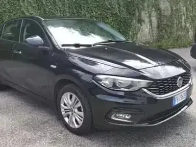 Usata Fiat Tipo Lounge 95 CV (69 kW) 2016 Bluazzurro Berlina