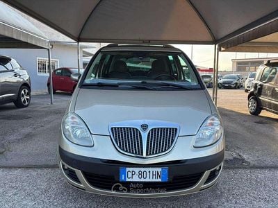 Usata Lancia Musa 69 CV (50 kW) 2005 Oro Monovolume