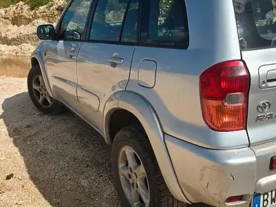 Usata Toyota RAV4 116 CV (85 kW) 2004 Grigio SUV