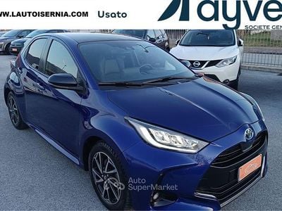 Usata Toyota Yaris Hybrid Lounge 92 CV (67 kW) 2021 Blu Berlina