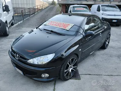Usata Peugeot 206 CC RC 109 CV (80 kW) 2006 Nero Cabrio