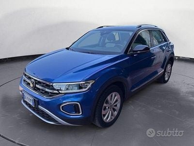 Usata VW T-Roc Style 110 CV (80 kW) 2022 Blu SUV