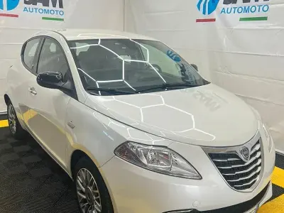 Usado Lancia Ypsilon S 95 HP (69 kW) 2011 Branco Citadino