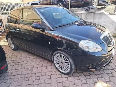 Usado Lancia Ypsilon 90 HP (66 kW) 2007 Preto Citadino