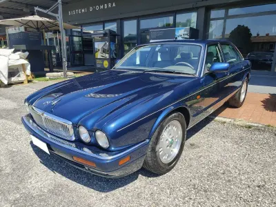 Usata Jaguar XJ6 211 CV (155 kW) 1996 Blu/azzurro Berlina