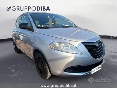 Usata Lancia Ypsilon 69 CV (50 kW) 2015 Grigio Utilitaria