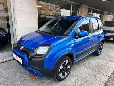 Occasion Fiat Panda Cross Cross 69 ch (50 kW) 2024 Bleue Citadine