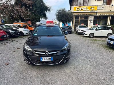 Usata Opel Astra Cosmo 100 CV (73 kW) 2014 Nero Berlina