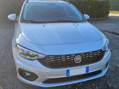 Usata Fiat Tipo Easy 95 CV (69 kW) 2017 Argento Station wagon