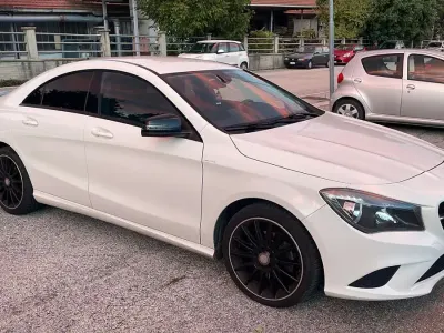 Käytetty Mercedes CLA200 Executive 136 HP (100 kW) 2014 Sedan