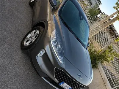 Usata Ford Kuga 120 CV (88 kW) 2021 Grigio SUV