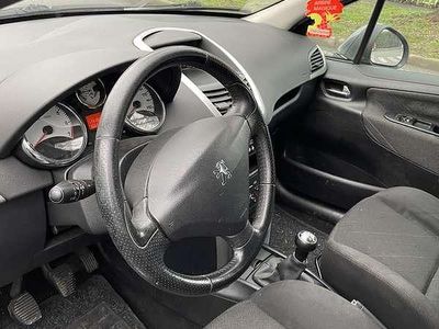 Usata 2006 Peugeot 207 Berlina | 750 € (Super prezzo)