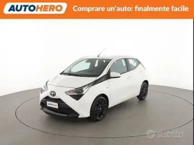 Usata Toyota Aygo X-play 72 CV (52 kW) 2020 Bianco Utilitaria