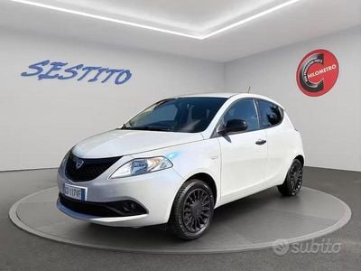 Usata Lancia Ypsilon S 70 CV (51 kW) 2021 Grigio Utilitaria